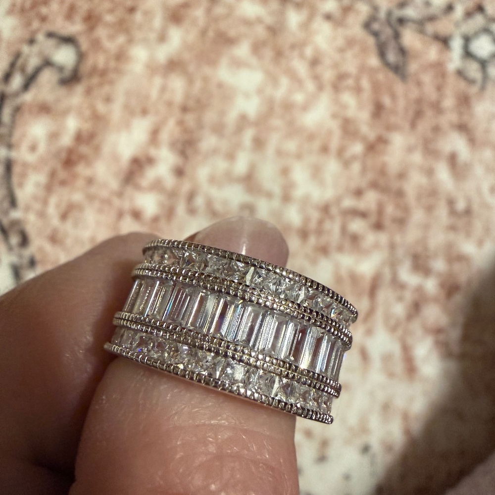 Wide band ring